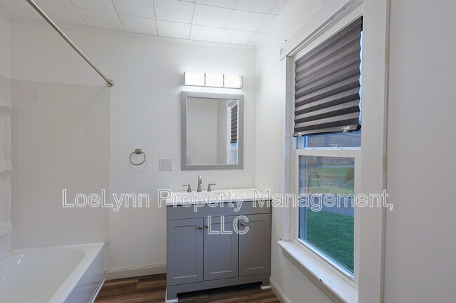 Building Photo - 14208 Temple St