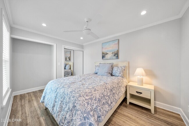 Building Photo - 121 Lakeside Cir