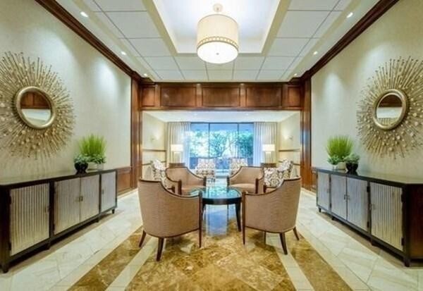 Building Photo - 2 Hawthorne Pl