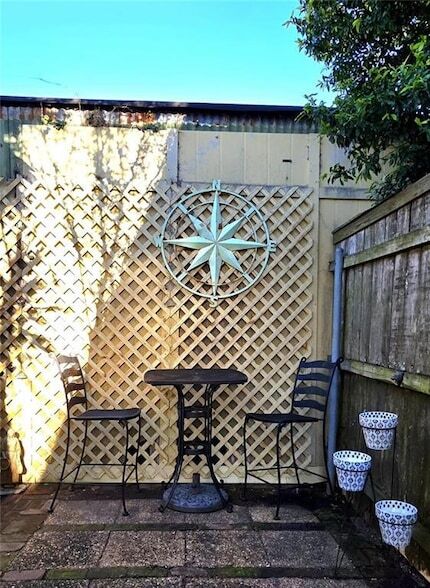 Building Photo - 611 Lyons St