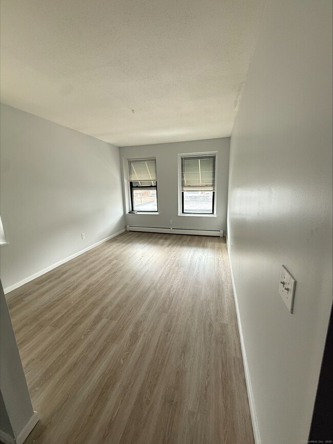 Building Photo - 441 Howe Ave