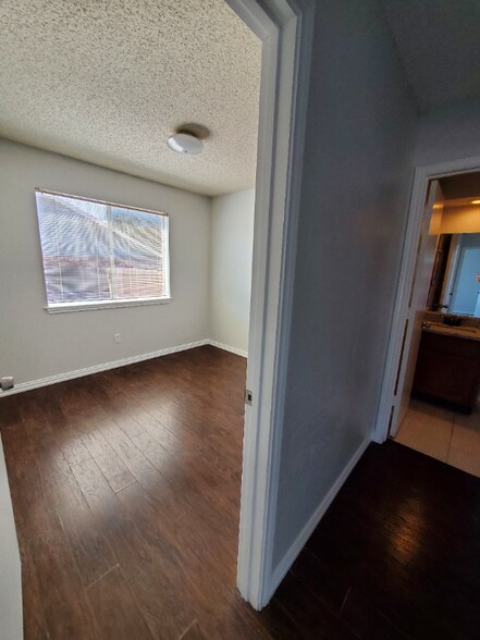 Building Photo - 310 Bluegrass Ln