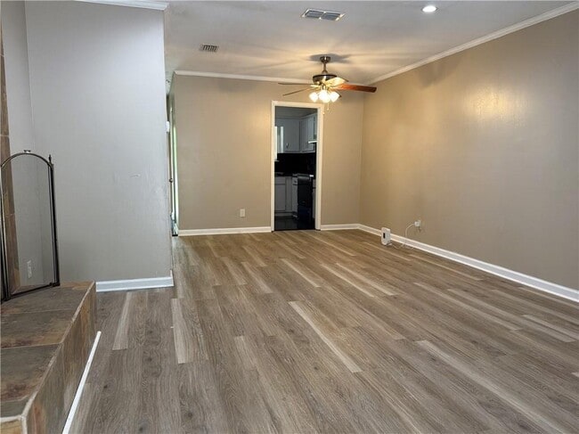 Building Photo - 1005 Navco Rd