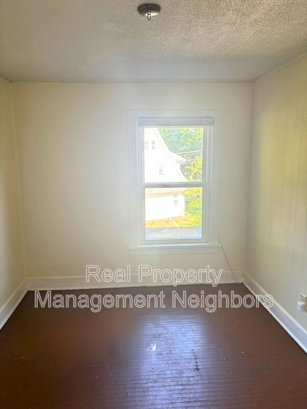 Building Photo - 1717 Plainfield Ave NE