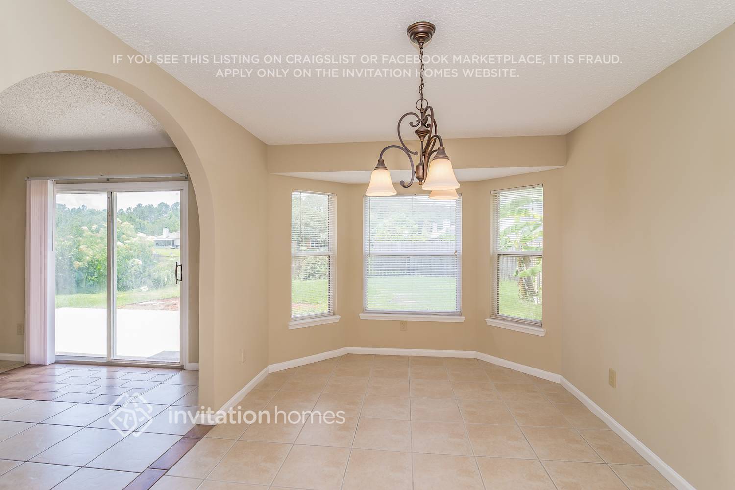 Building Photo - 12180 Silver Saddle Dr