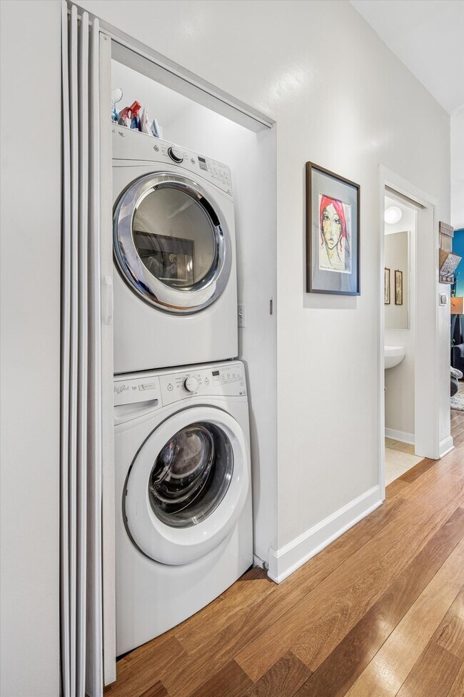 Building Photo - 3741 N Wolcott Ave