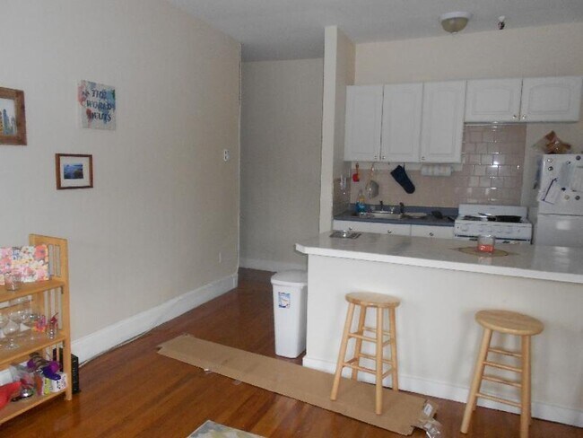 Building Photo - 47 Park Dr