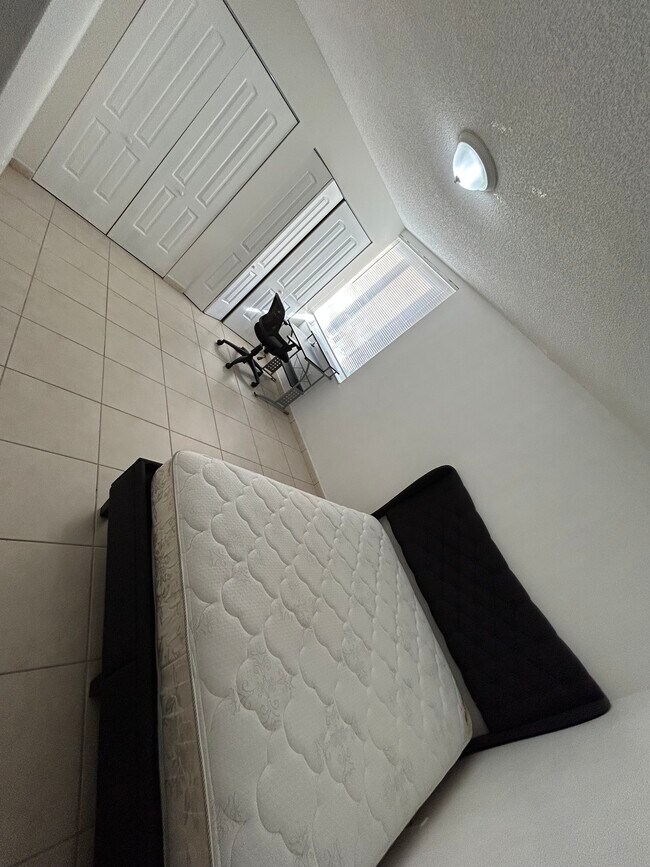 Building Photo - 250 180th Dr