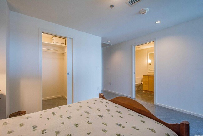 Building Photo - 315 Rock St