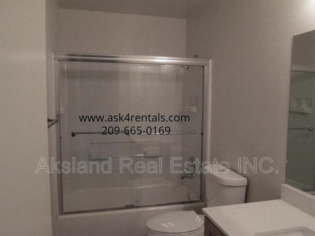 Building Photo - 200 Northwoods Ave