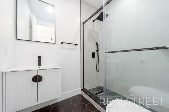 Building Photo - Brand New 4 Bed 4 Bath with in unit WD!