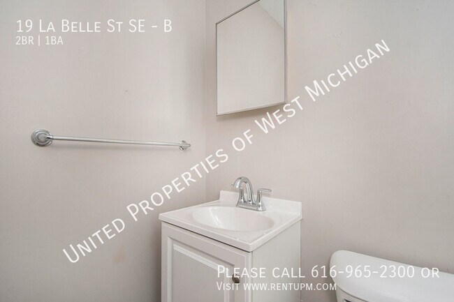 Building Photo - 19 La Belle St SE