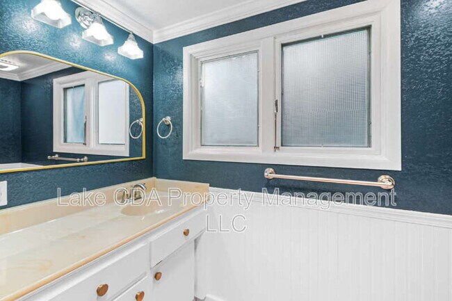 Building Photo - 203 N Bruce Dr