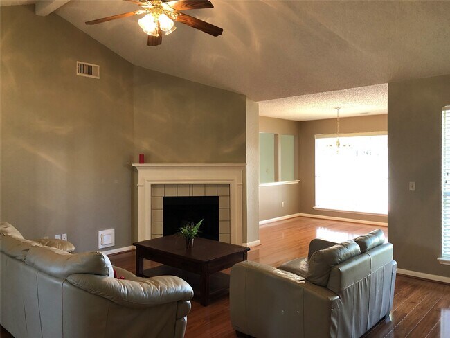 Building Photo - 18006 Golden Ridge Dr