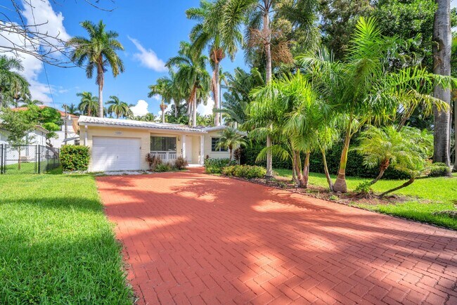 Building Photo - Beautiful home in quiet neighborhood