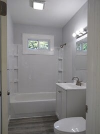 Building Photo - 2 bedroom 1 bath house