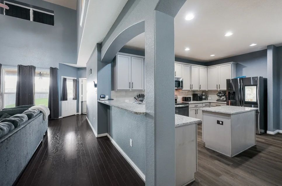 Building Photo - 8252 Breezy Cv