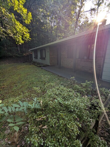 Building Photo - 746 W Highland Dr