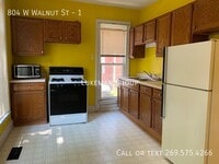 Building Photo - 804 W Walnut St