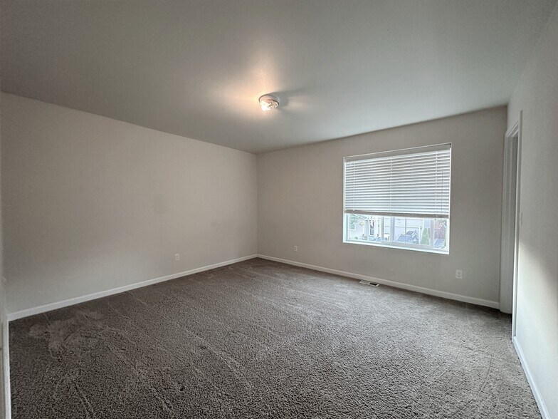 Building Photo - 8921 170th St NE