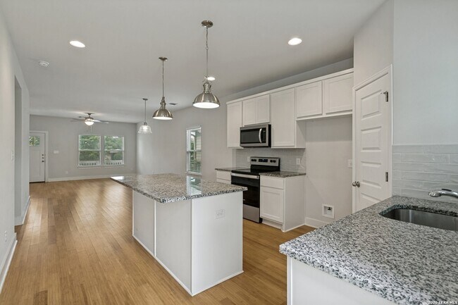 Building Photo - 423 Channing Ave