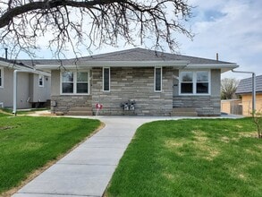 Building Photo - Gorgeous 3 bedroom 2 bath - Side by Side Duplex South Minneapolis  VIDEO TOUR