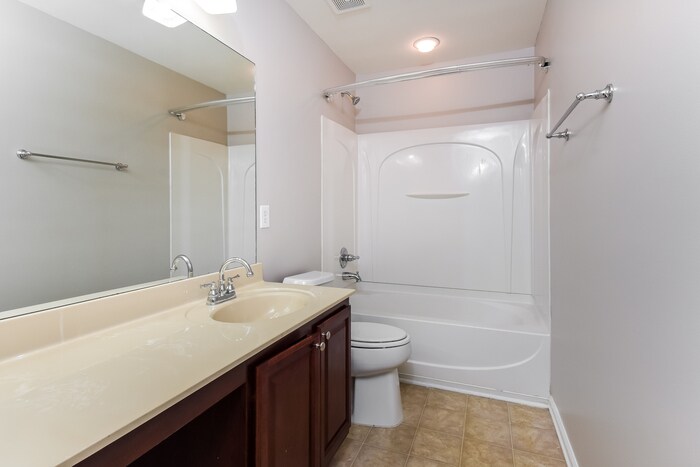 Building Photo - 2722 Groovers Lake Point