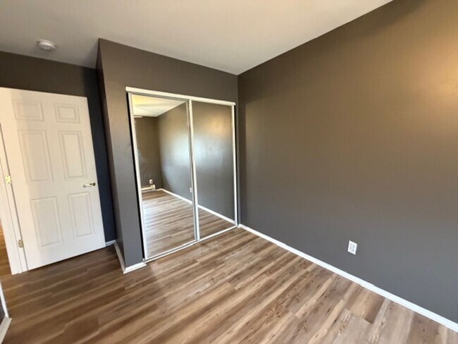 Building Photo - 7489 Hazelcrest Dr