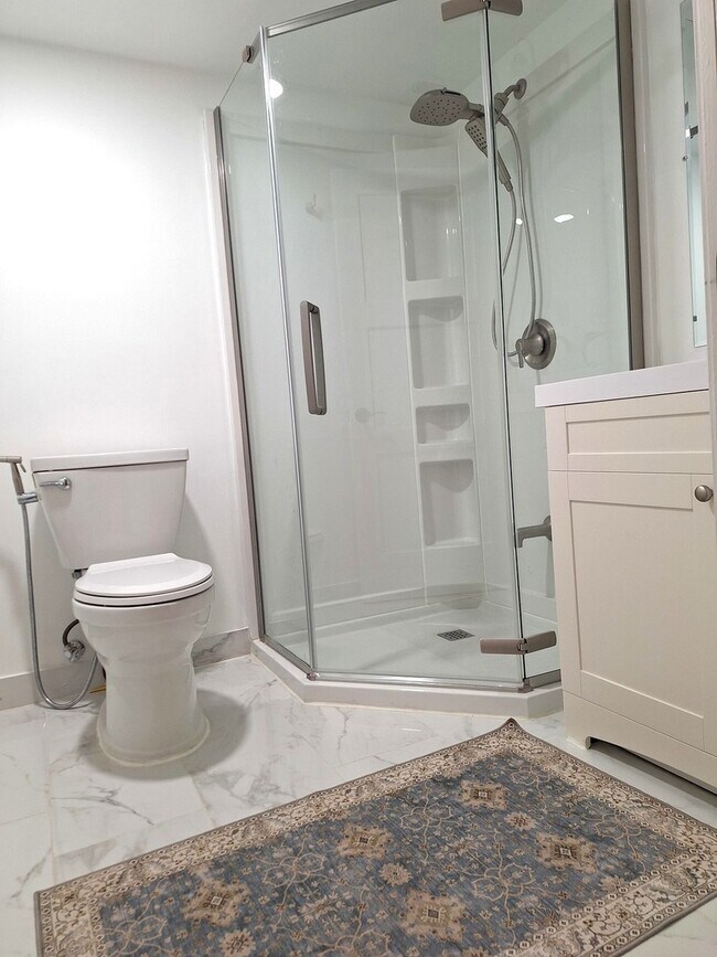 Building Photo - 227 Juneway Terrace