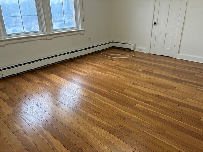 Building Photo - 102 Salem Turnpike