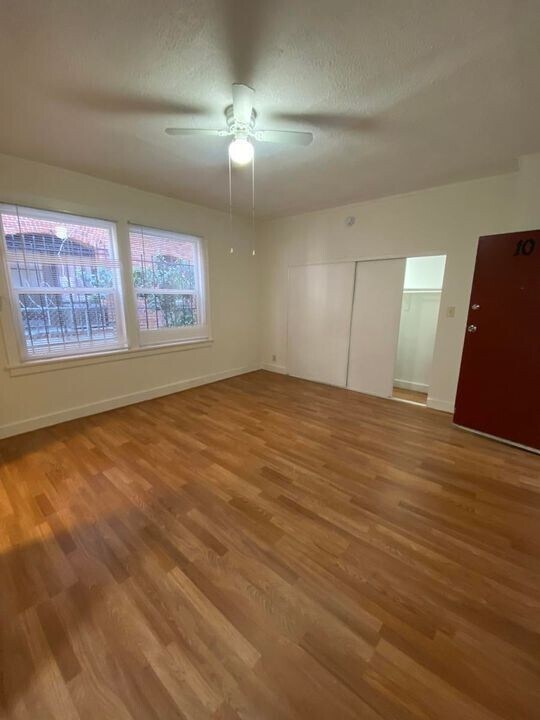 Interior Photo - 3057 Leeward Avenue,