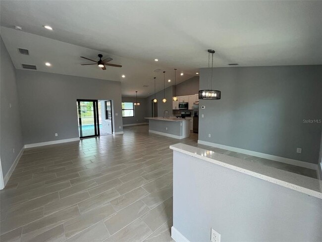 Building Photo - 13180 Amaryllis Cir