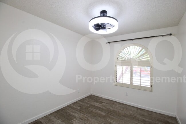 Building Photo - 2862 E Dolphin Ave