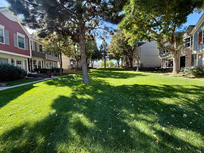 Building Photo - 3646 Queen Anne Way
