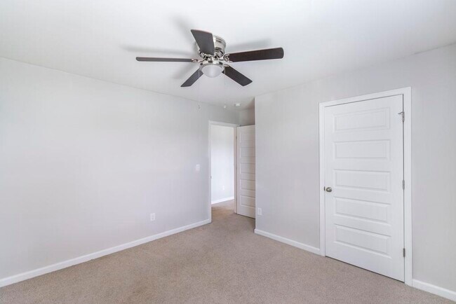 Building Photo - 200 Harrow Dr