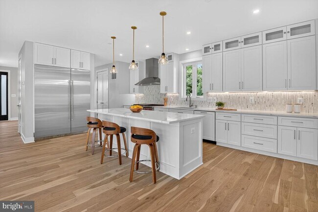 Building Photo - 5310 Cathedral Ave NW