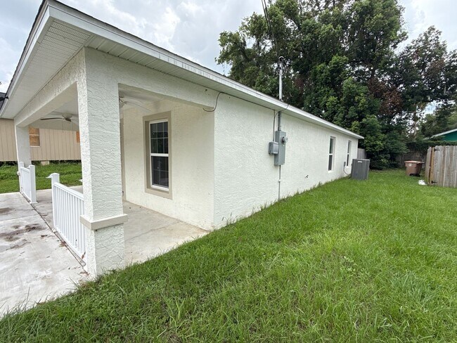 Building Photo - 986 NW 1st St