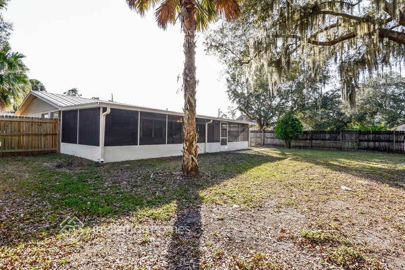 Building Photo - 20302 Lorenzo Ave