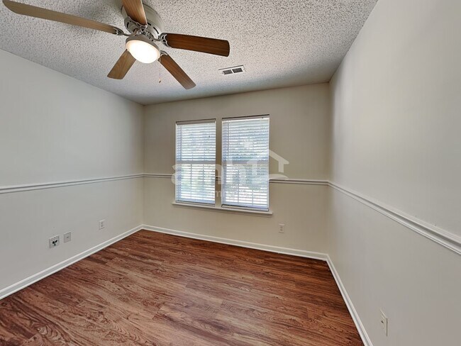 Building Photo - 6118 Goldenfield Dr