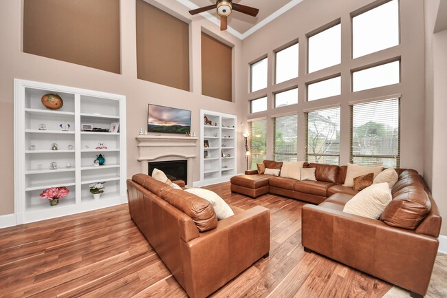 Building Photo - 2895 Ragusa Ln