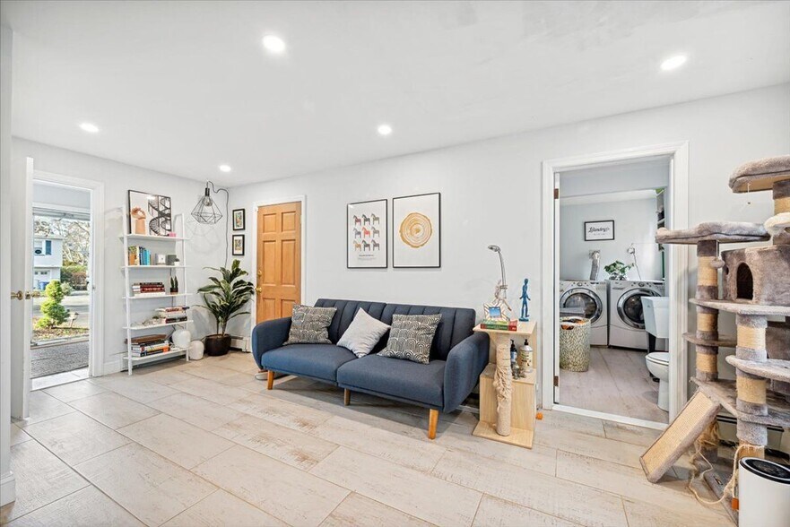 Building Photo - 16 Hickory Rd