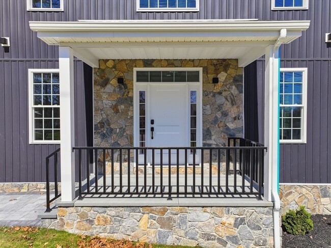 Building Photo - 6 Barrows Rd