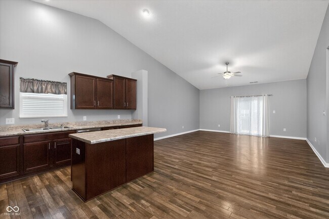 Building Photo - 6607 Laurelwood Dr