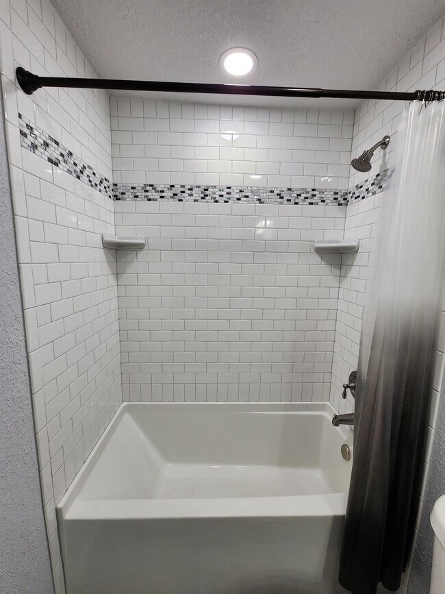 Building Photo - 606 Woodhill Ct