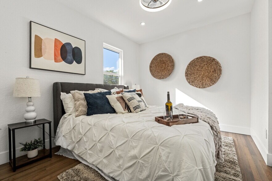 Building Photo - 1557 W Dakota Ave