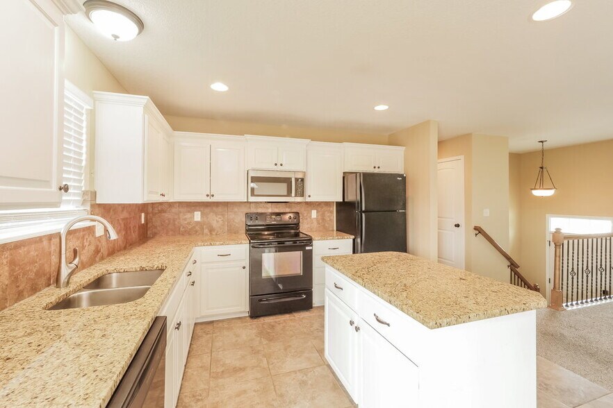 Building Photo - 705 Hibiscus Cir