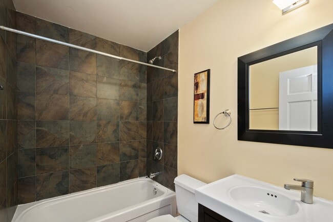 Building Photo - 2801 W Ardmore Ave