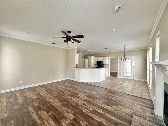 Building Photo - Stunning 3-Bedroom Home in Prime South Tyl...