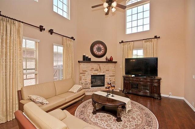 Building Photo - 859 Llano Dr