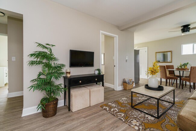 Building Photo - 2220 Sale Rd